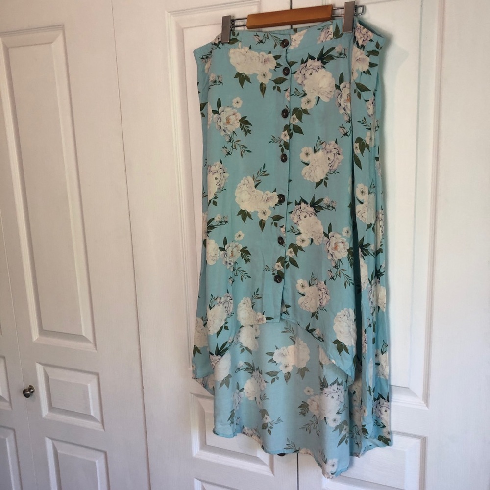 ⭐️FREE WITH PURCHASE⭐️ 
Floral High Low Skirt GARDEN GIRL